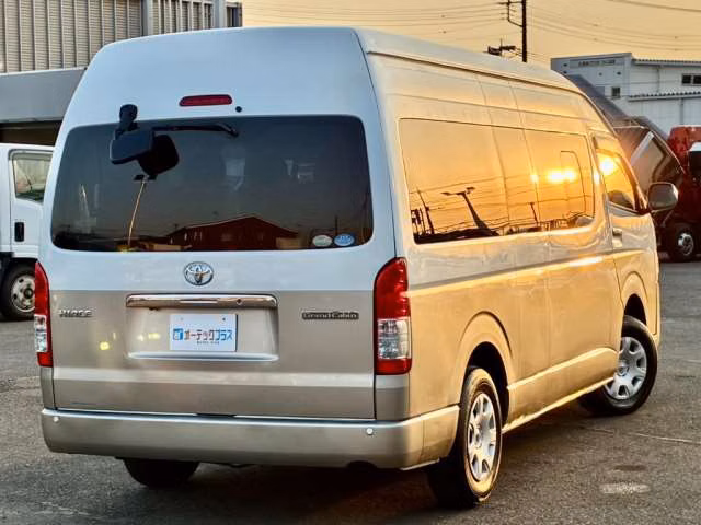 TOYOTA HIACE