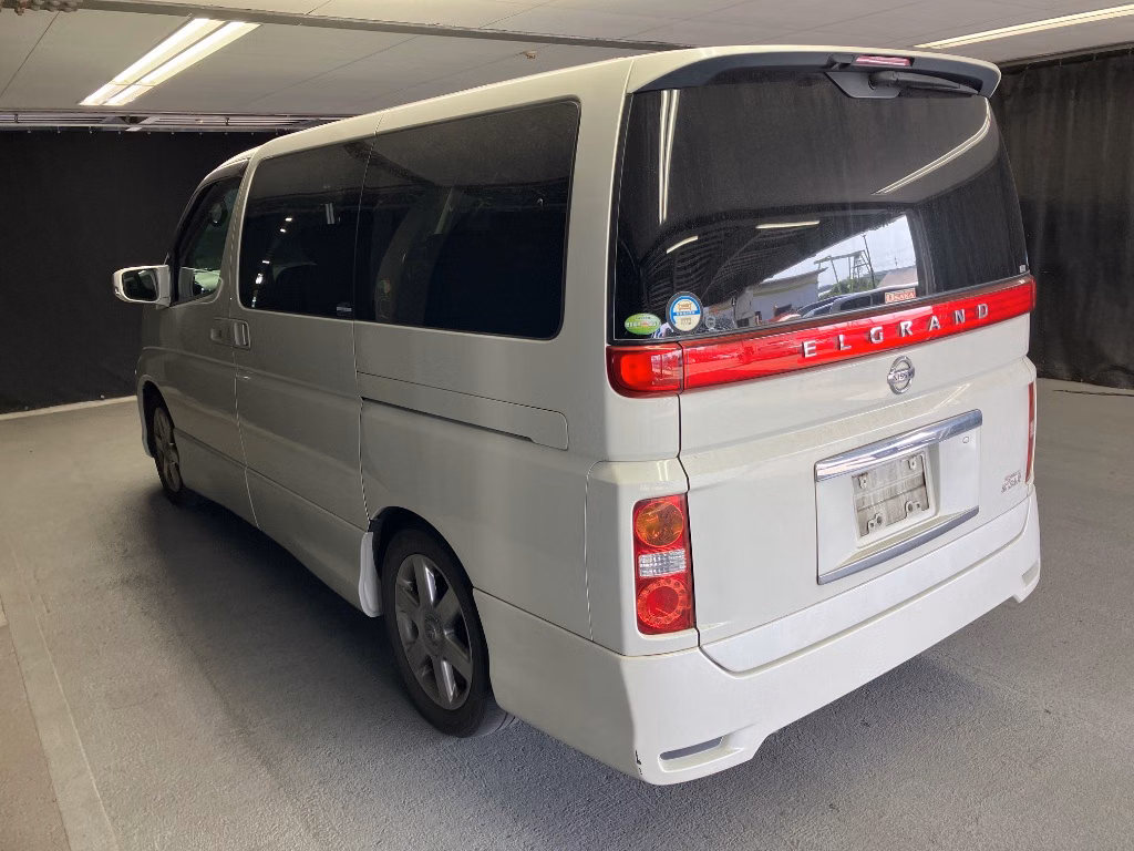 NISSAN ELGRAND
