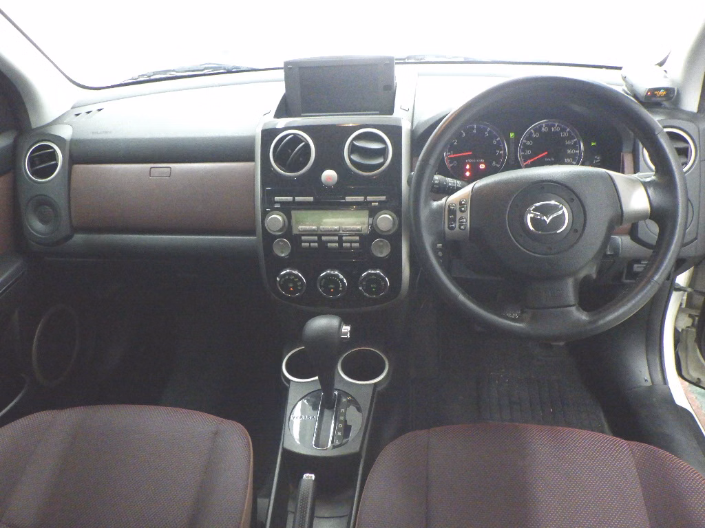 MAZDA VERISA