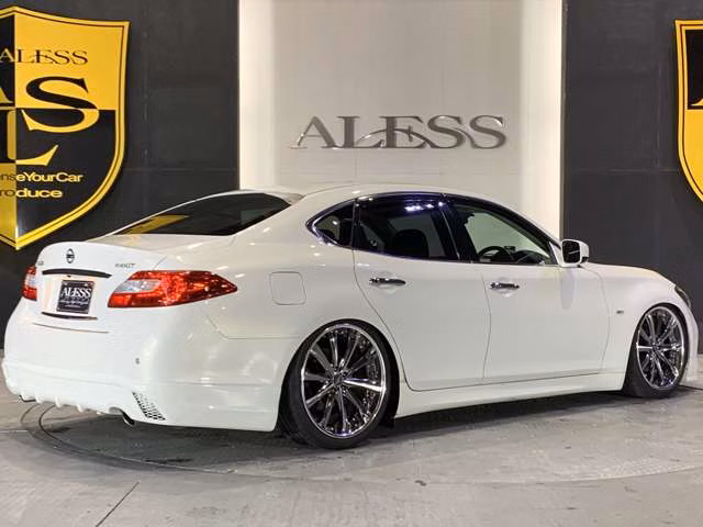 NISSAN FUGA