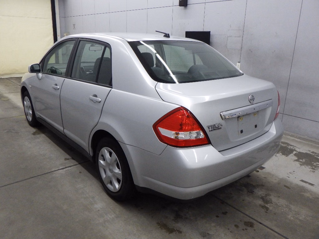 NISSAN TIIDA LATIO
