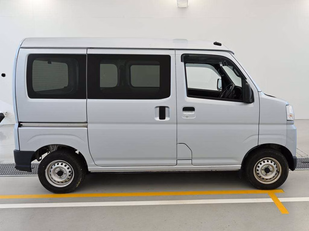 TOYOTA PIXIS VAN