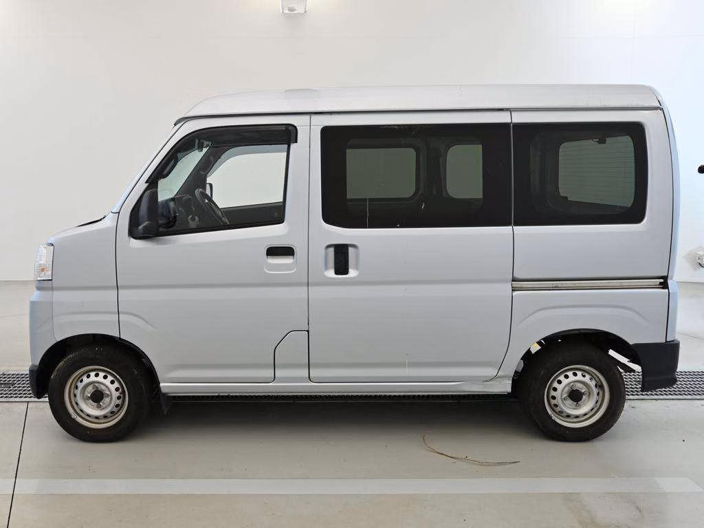 TOYOTA PIXIS VAN