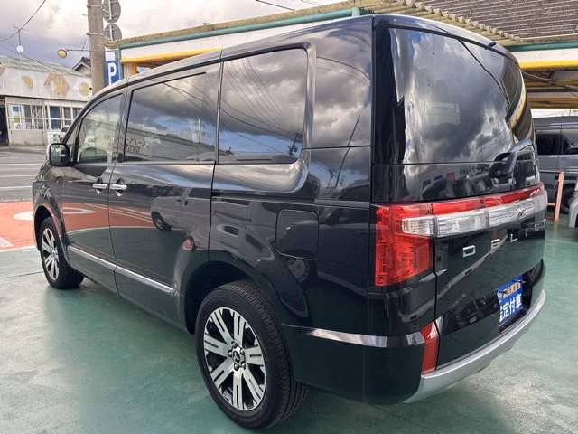 MITSUBISHI DELICA D:5