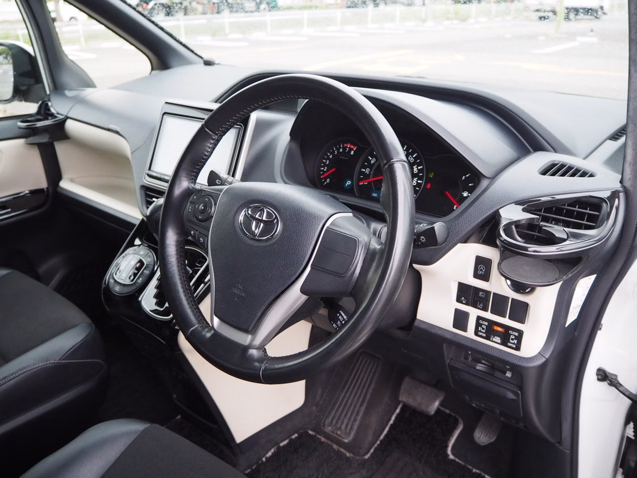TOYOTA NOAH