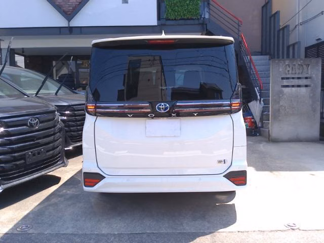 TOYOTA VOXY