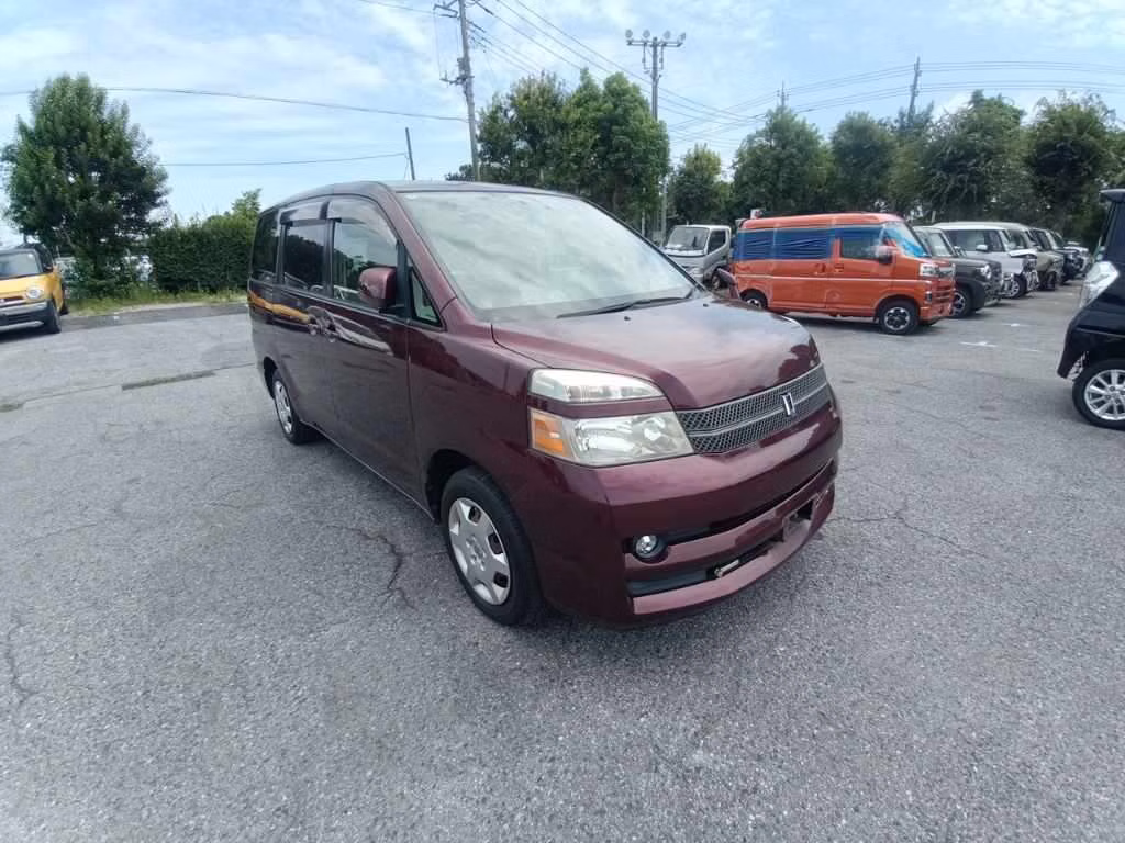 TOYOTA VOXY