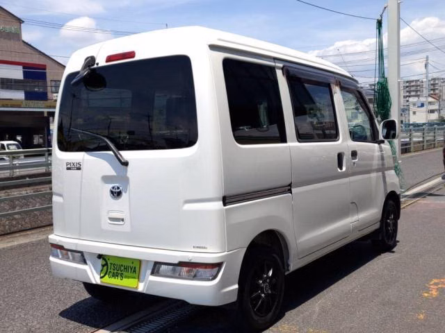 TOYOTA PIXIS VAN