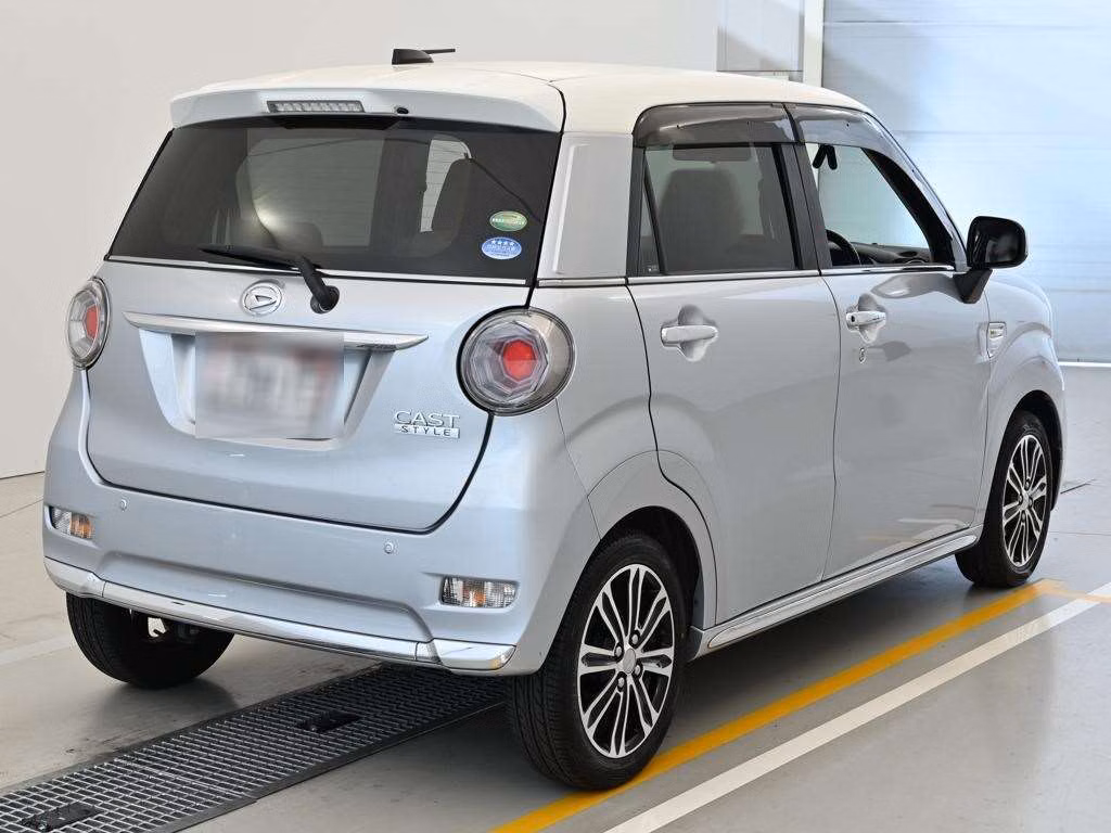 DAIHATSU CAST
