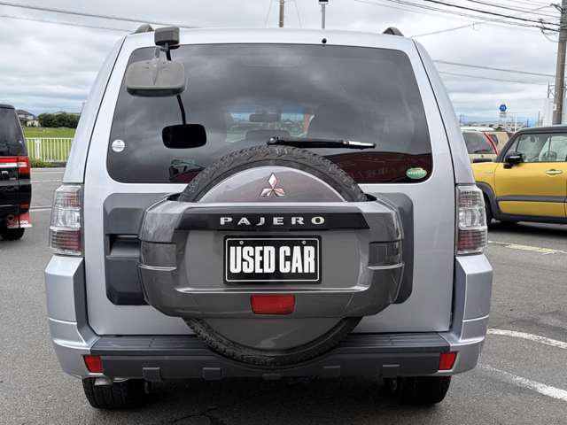 MITSUBISHI PAJERO