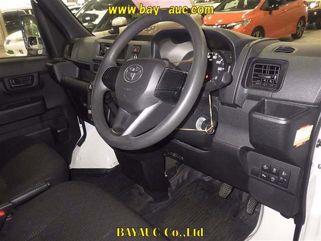 TOYOTA PIXIS VAN