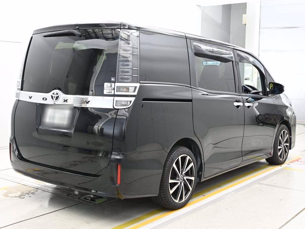 TOYOTA VOXY
