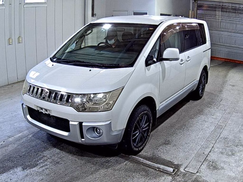 MITSUBISHI DELICA D:5