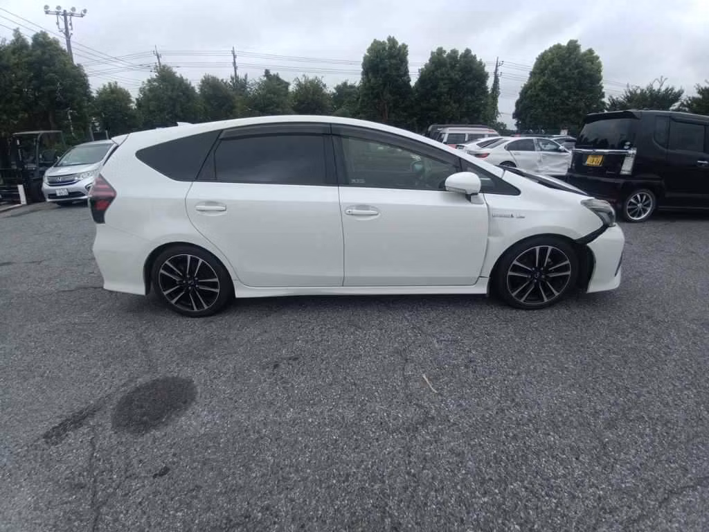 TOYOTA PRIUS ALPHA