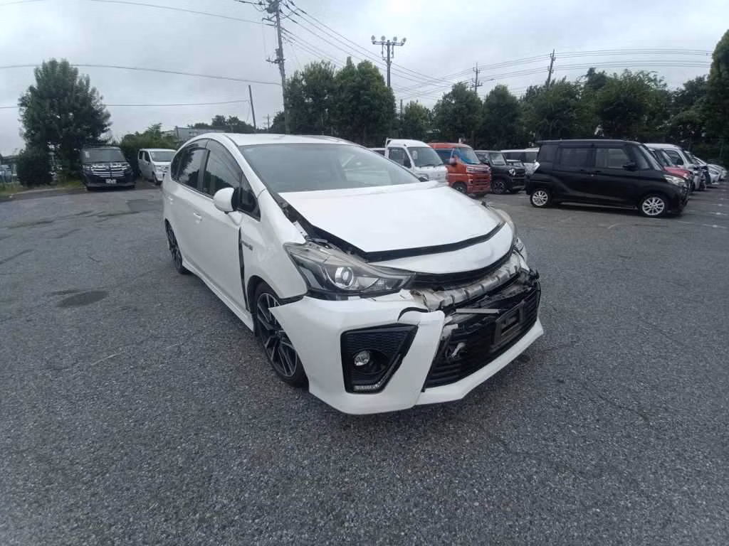TOYOTA PRIUS ALPHA