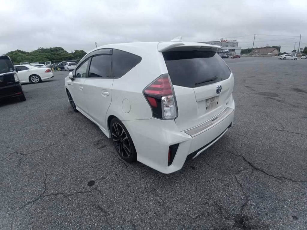 TOYOTA PRIUS ALPHA