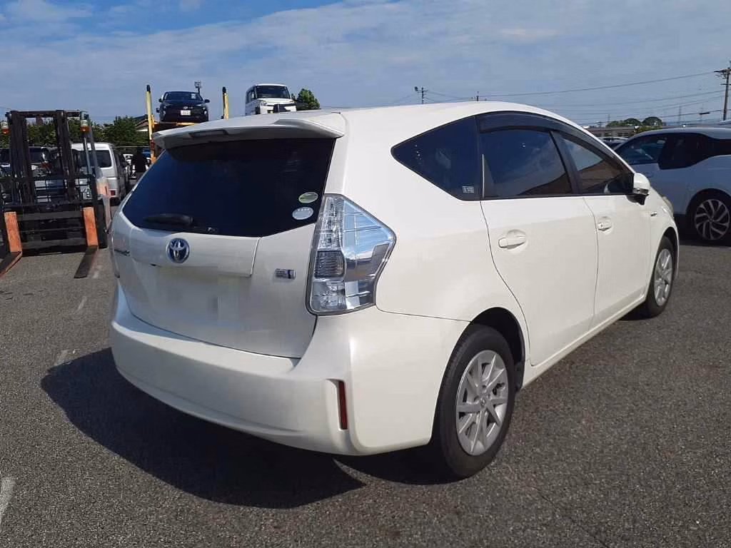 TOYOTA PRIUS ALPHA