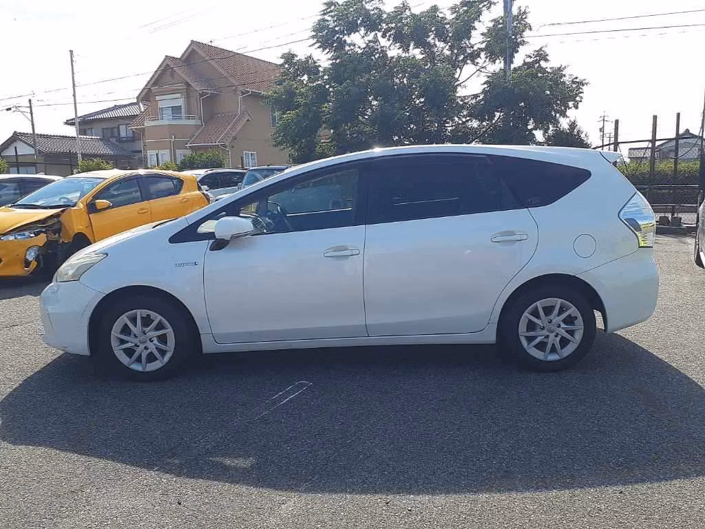 TOYOTA PRIUS ALPHA