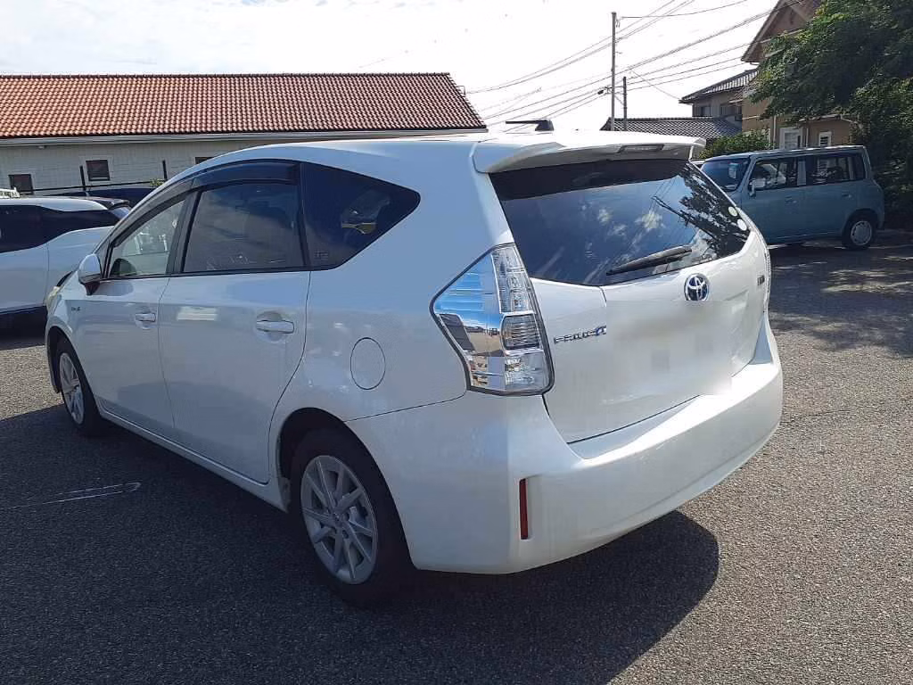TOYOTA PRIUS ALPHA