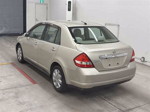 NISSAN TIIDA LATIO