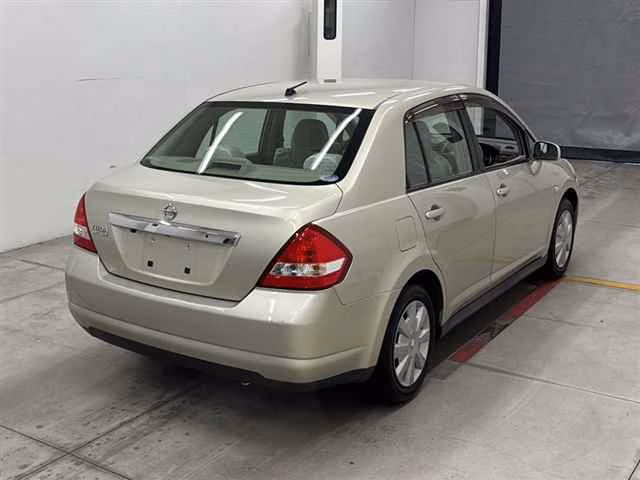NISSAN TIIDA LATIO