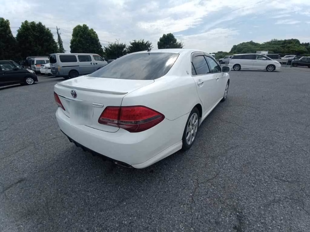 TOYOTA CROWN