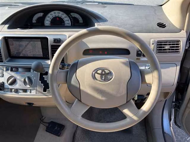 TOYOTA RAUM
