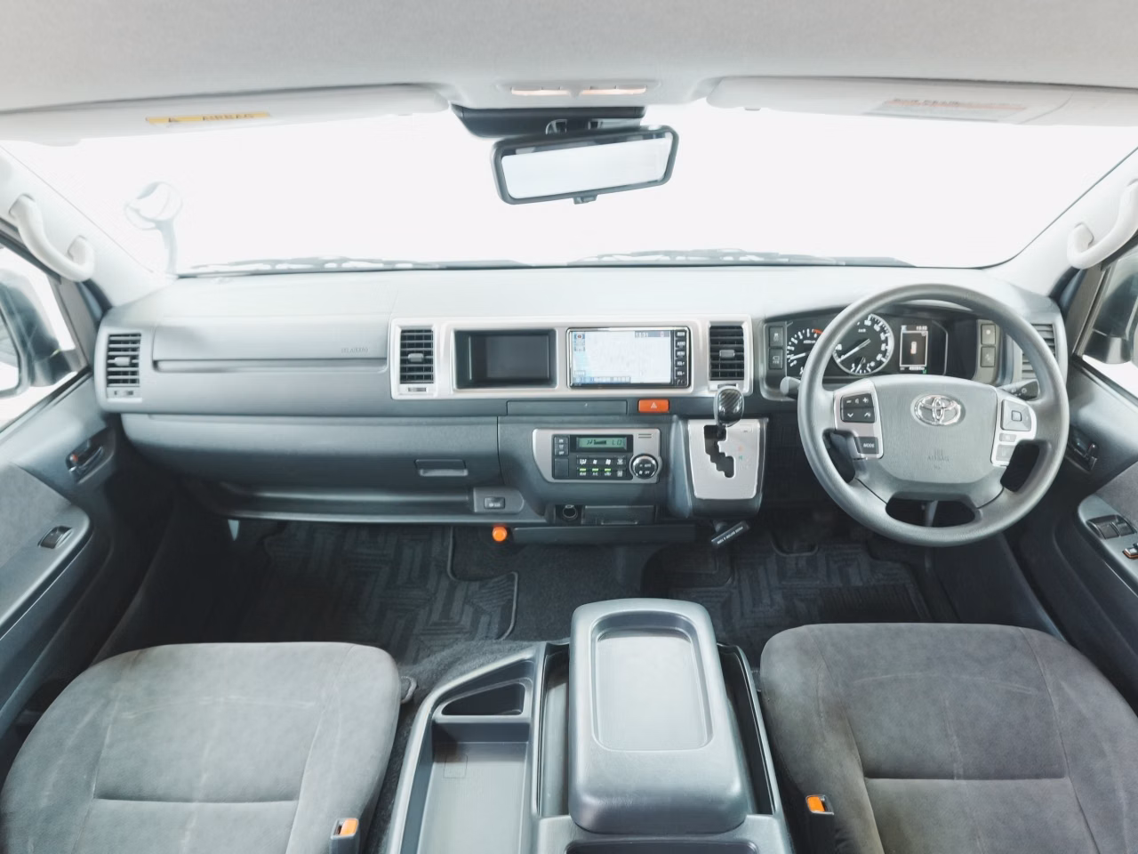 TOYOTA HIACE