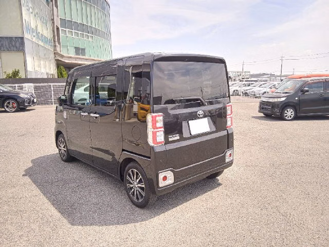 TOYOTA PIXIS MEGA