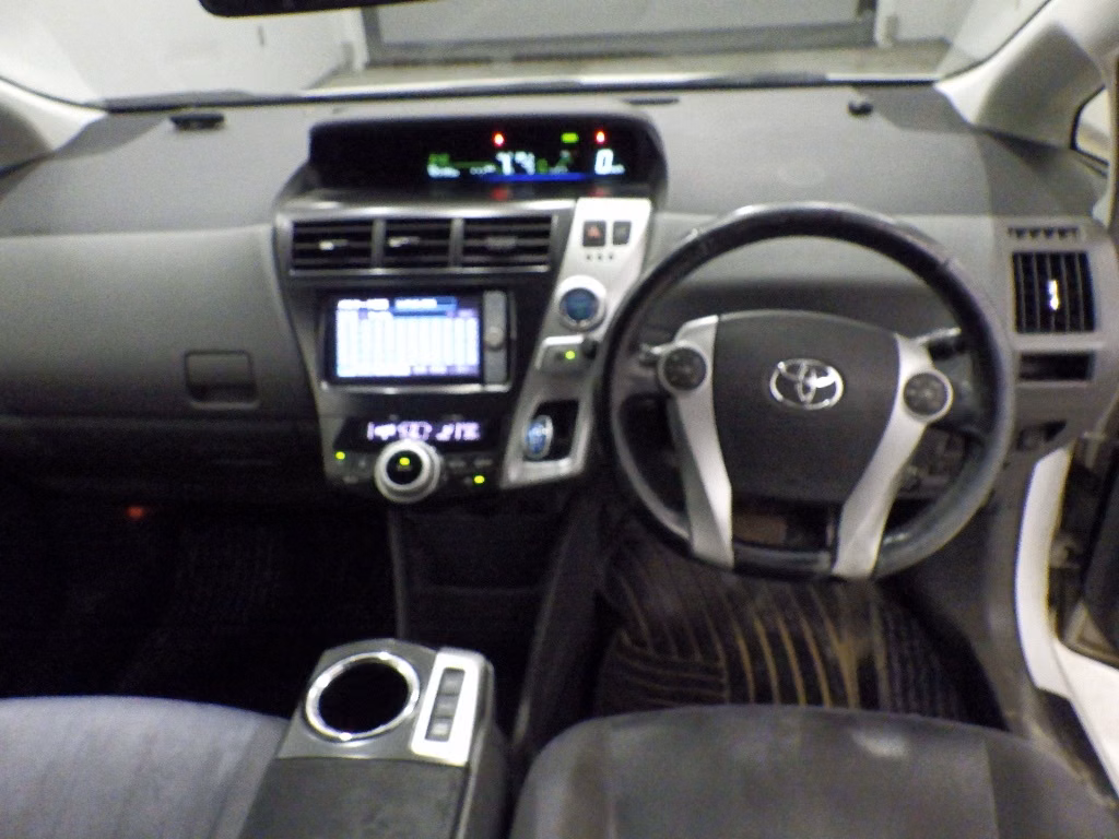 TOYOTA PRIUS ALPHA