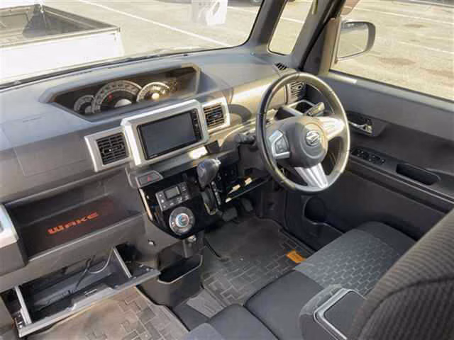 DAIHATSU WAKE
