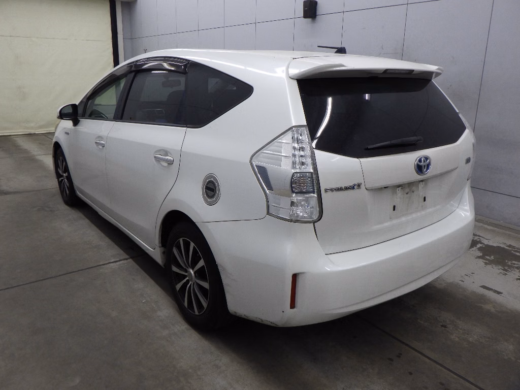 TOYOTA PRIUS ALPHA