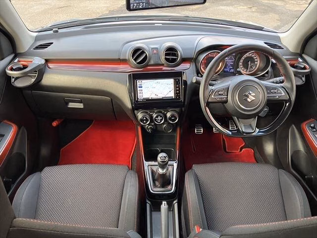 SUZUKI SWIFT