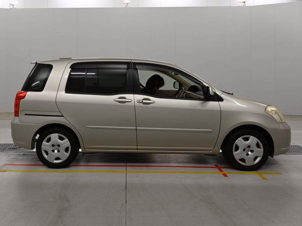 TOYOTA RAUM