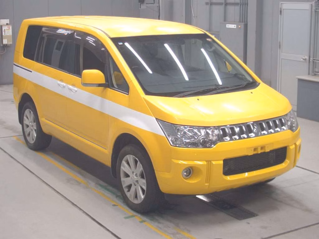 MITSUBISHI DELICA D:5