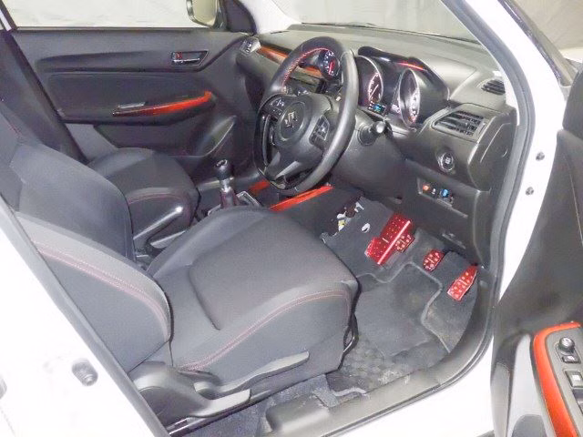 SUZUKI SWIFT