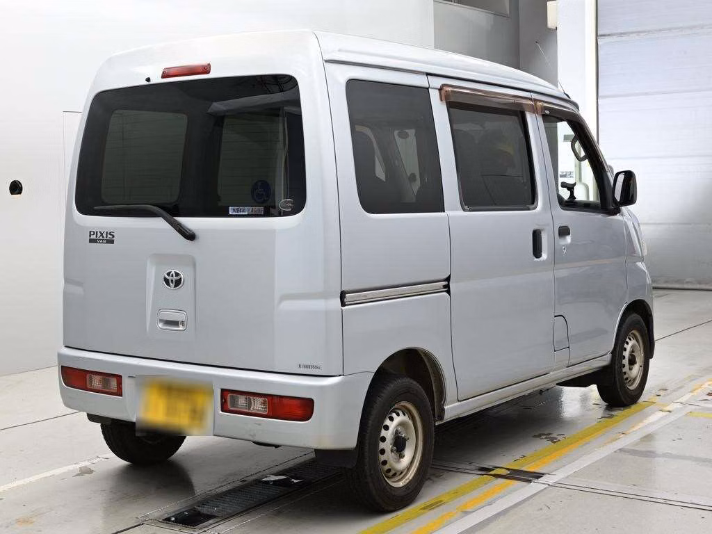 TOYOTA PIXIS VAN
