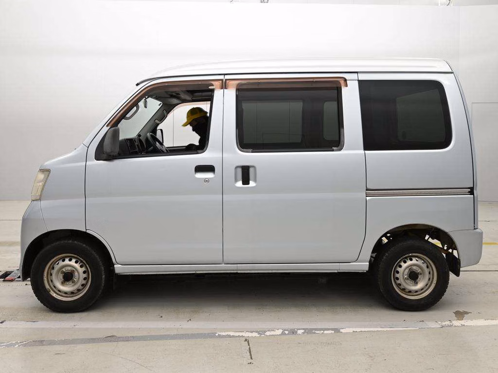 TOYOTA PIXIS VAN