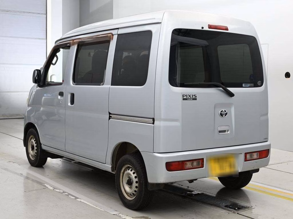 TOYOTA PIXIS VAN