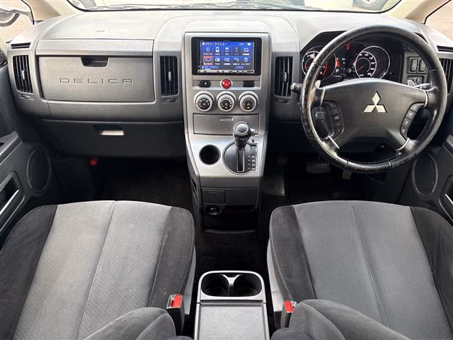 MITSUBISHI DELICA D:5