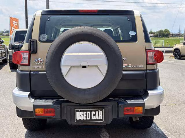 TOYOTA FJ CRUISER