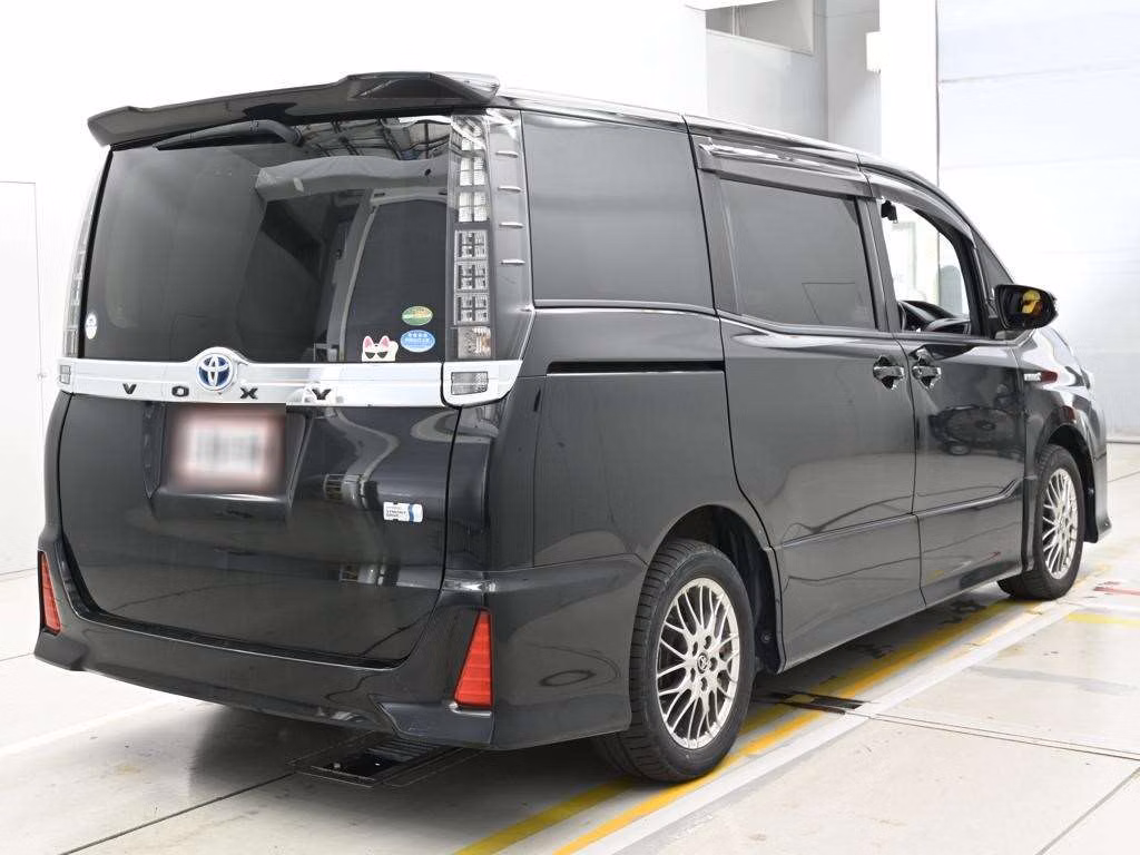 TOYOTA VOXY