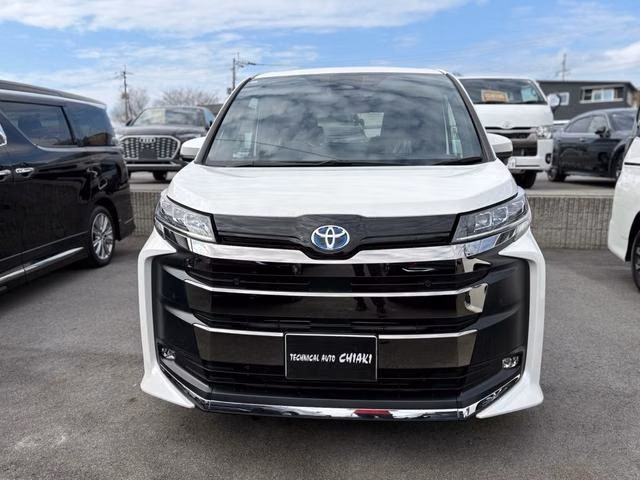 TOYOTA NOAH
