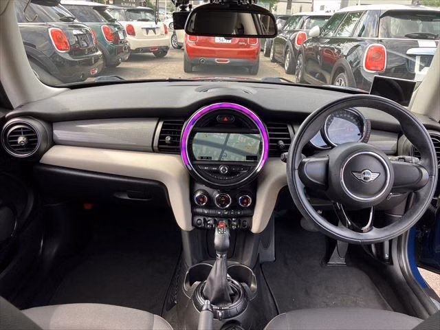 MINI HATCH