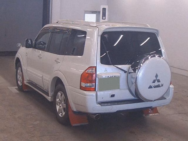 MITSUBISHI PAJERO