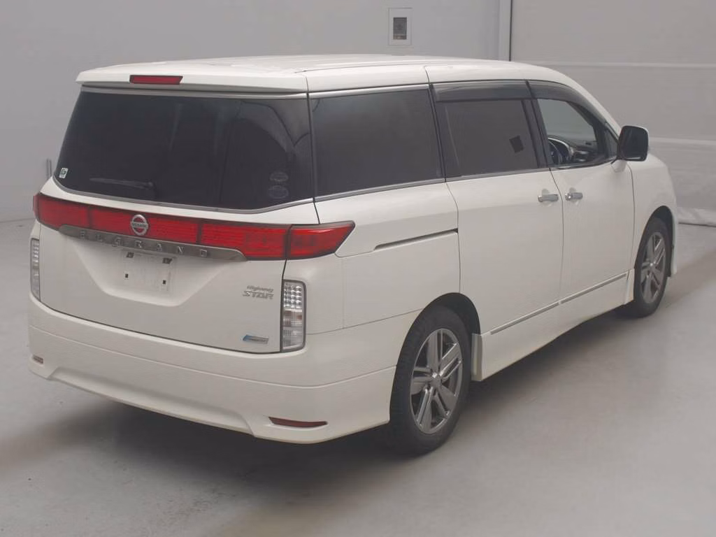 NISSAN ELGRAND