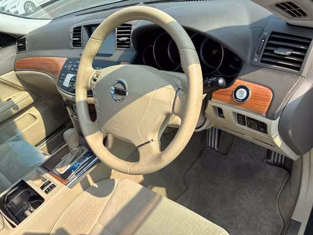 NISSAN FUGA