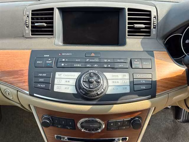 NISSAN FUGA
