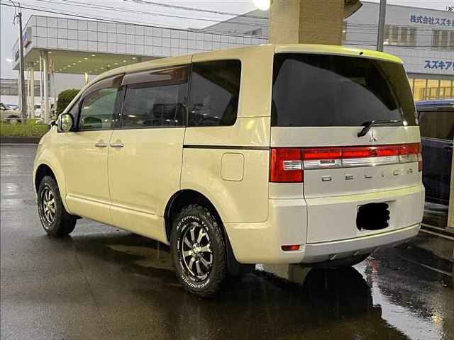MITSUBISHI DELICA D:5