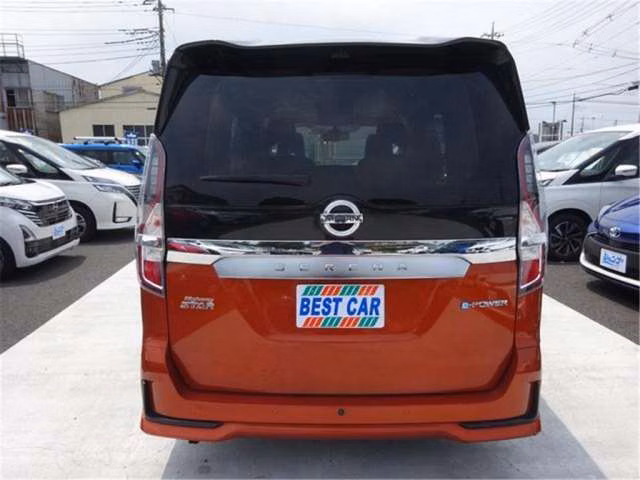 NISSAN SERENA